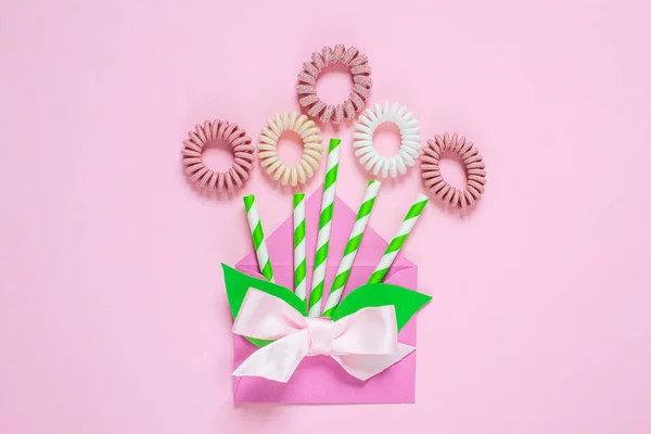 Flores Pelo Espiral Scrunchies Sobre Fondo Rosa Concepto Primavera Creativa — Foto de Stock