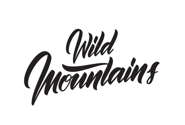Escrito à mão Tipo de escova moderna lettering de montanhas selvagens . — Vetor de Stock
