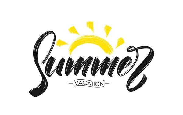 Vecteur écrit à la main type de pinceau lettrage composition de vacances d'été avec peinture dessinée à la main soleil texturé . — Image vectorielle