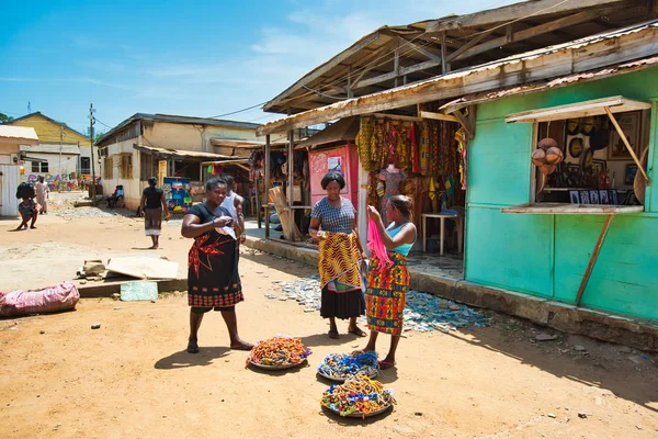 Accra Ghána 2018 Nők Eladja Emléktárgyak Piacon — Stock Fotó