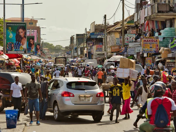 Accra, Gana / 1,2018 olabilir: şehrin eski kesiminde sokakta