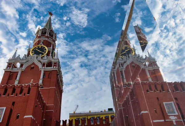 Moskva Ruská Federace Září 2020 Kremelská Věž Spasskaya Její Odraz — Stock fotografie