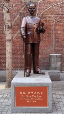 Melbourne, Avustralya - 15 Ağustos 2018: Dr Sun Yat Sen heykeli Melbourne Çin mahallesindeki bir sokakta görülür