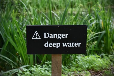 Tehlikeli Derin Su İşareti Görünümü