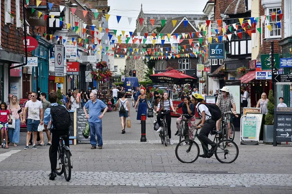 Salisbury Ngiltere Temmuz 2018 Turistler Yerel Halk Şehir Merkezinden Geçiyor — Stok fotoğraf