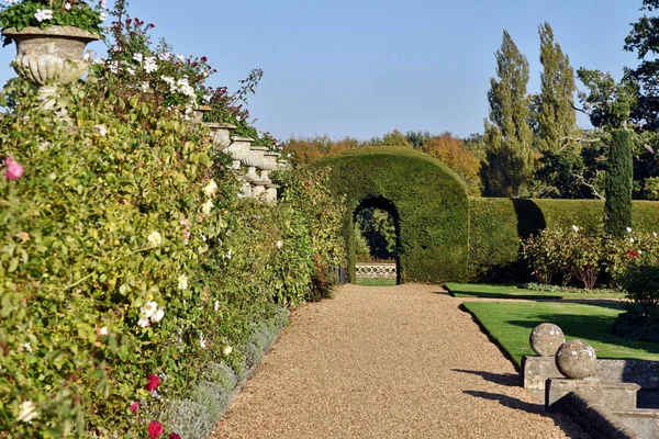 Grüner Natürlicher Bogen Und Pfad Garten Des Herrenhauses — Stockfoto