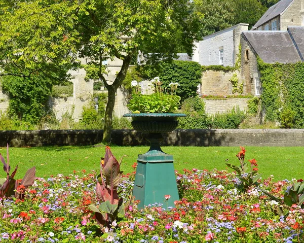 Vista Uma Cama Flores Belo Jardim Formal Estilo Inglês — Fotografia de Stock
