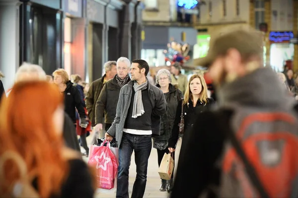 Bad Dezember 2018 Menschen Gehen Entlang Einer Straße Einkaufsviertel Der — Stockfoto