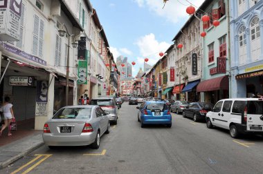 Singapur - 10 Mayıs: Bir görünümünü bir sokak şehir devletin Chinatown bölgesinde 10 Mayıs 2013 tarihinde Singapur