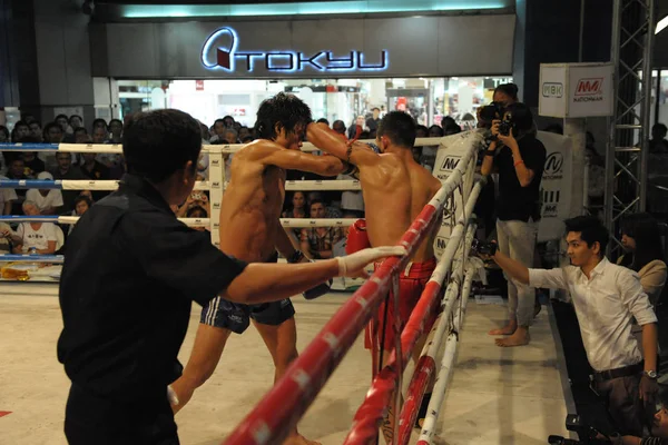 Bangkok Února Neidentifikovaný Muay Thai Bojovníky Bojovat Zápase Thajský Kickboxu — Stock fotografie