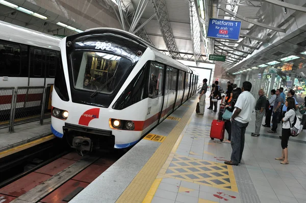 Kuala Lumpur Malezya Şubat 2012 Rapidkl Lrt Tren Sentral Stasyonu — Stok fotoğraf