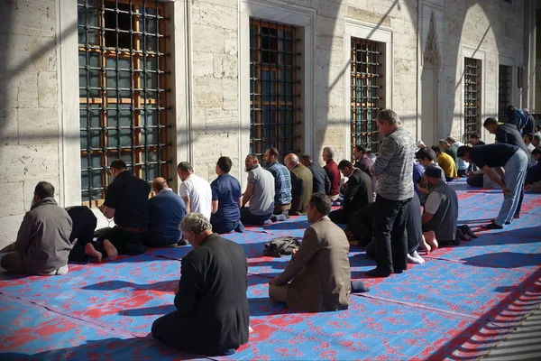 Many Muslim Men Playing Mosque — Stock Photo, Image