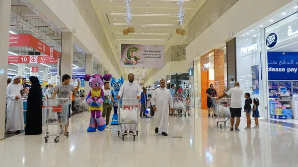 Dubai Uae December 2018 People Walking Shopping Mall — Stock Photo, Image