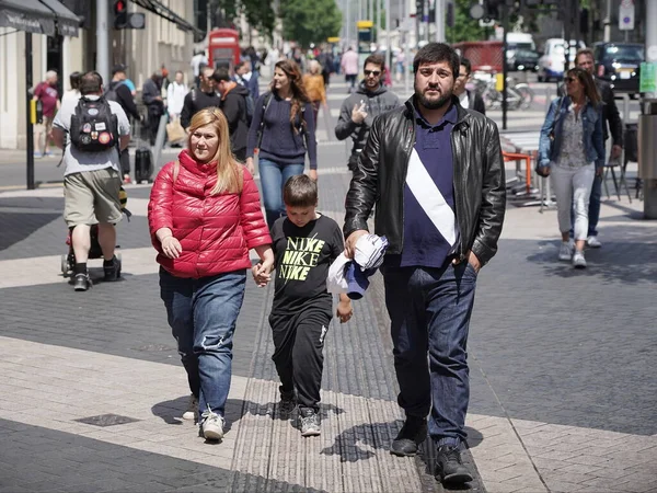 Eine Gruppe Von Menschen Der Stadt — Stockfoto