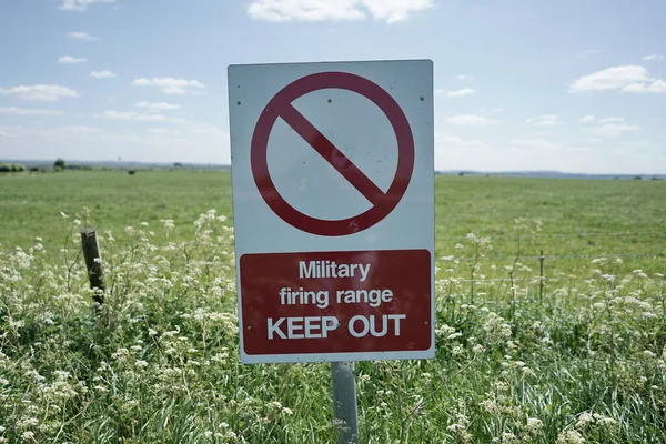 Tanda Membaca Lapangan Tembak Militer Tetap Luar — Stok Foto