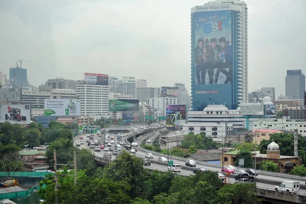 Bangkok Thailand December 2012 Trafiken Passerar Längs Stadskärnvägtullväg Ovanför Konventionen — Stockfoto
