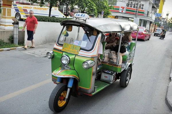Bangkok Thailand Oktober 2012 Ein Dreirädriges Tuk Tuk Taxi Auf — Stockfoto