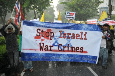 BANGKOK - 18 Eylül 2012 'de Bangkok, Tayland' da Müslümanların Masumiyeti adlı tartışmalı filmi protesto etmek için Amerikan Elçiliği önünde büyük bir Müslüman kalabalığı toplandı..