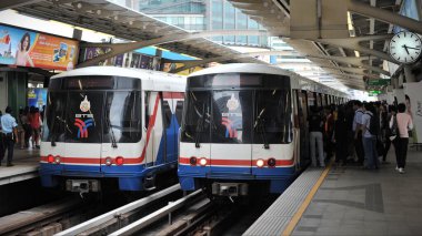 Hong Kong 'daki tren istasyonu.