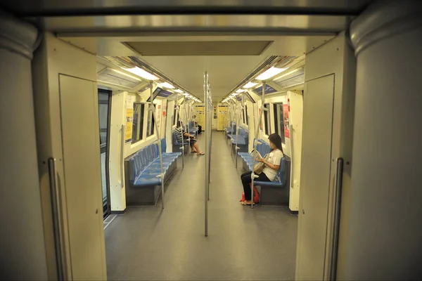 Kuala Lumpur Malaysia May 2013 Commuters Travel City Subway Train — Stock Photo, Image