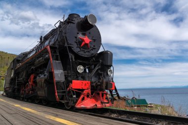 Eski bir lokomotif ayakta Buhar