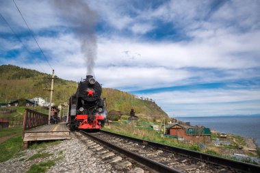 Angasolka istasyonunda eski lokomotif