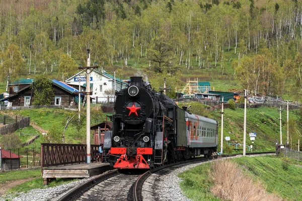 Maio 2018 Locomotiva Vapor Velha Uma Estação Aldeia Angasolka Rússia — Fotografia de Stock