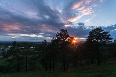 Yaz güneş battıktan sonra yağmur