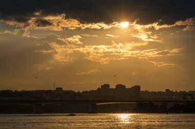 Gün batımında Angara akademik köprüden