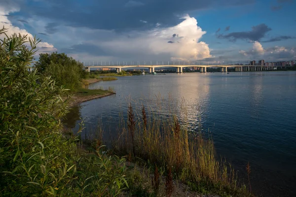 Irkutsk Angara Nehri Geçip Akademik Köprü Görünümü — Stok fotoğraf