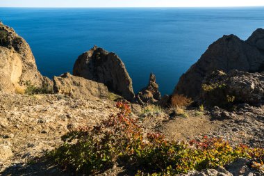 Ivan yedekte Karadağ, Crimea soyguncu rock