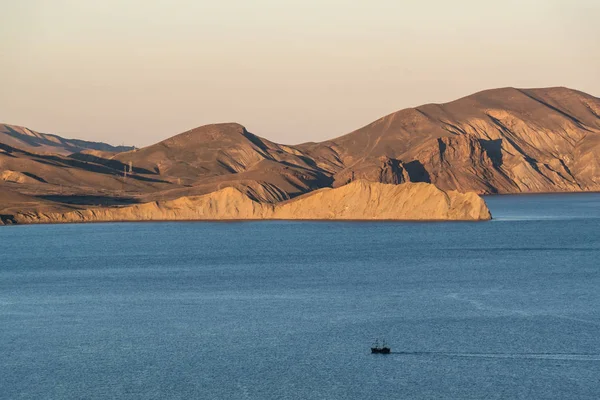 Navio Navega Mar Negro Perto Koktebel — Fotografia de Stock