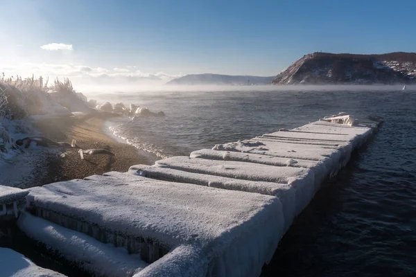 Muelle Cubierto Hielo Orilla Del Lago Baikal —  Fotos de Stock