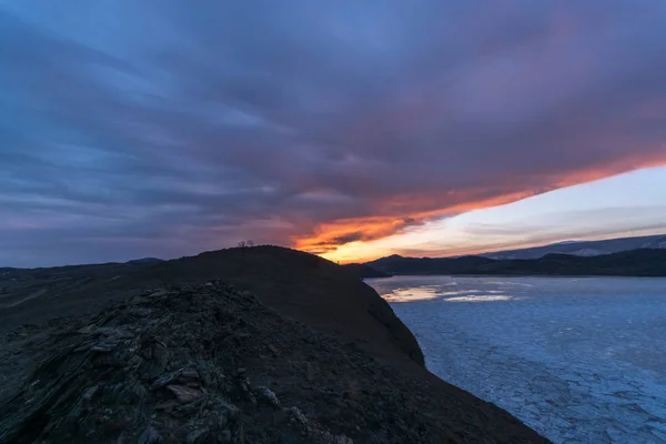 Hermoso Cielo Puesta Del Sol Sobre Lago Baikal — Foto de Stock
