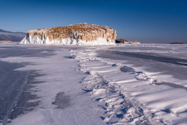 Ada Sharga-Dagan Baykal Gölü üzerinde