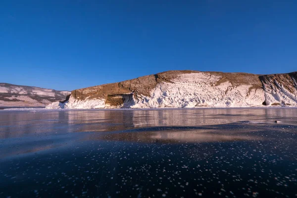 Reflexão Uma Rocha Gelo Baikal — Fotografia de Stock