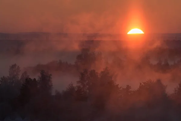 Irkutsk hidroelektrik baraj üzerinde güneş doğar — Stok fotoğraf