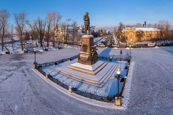 Irkutsk, Rusia - 18 de diciembre de 2018: Vista superior del monumento a Alejandro III en Irkutsk —  Fotos de Stock