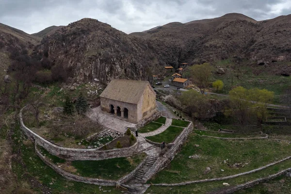 Vista superior del Convento de la Alta Vardzia en las montañas de Georgi — Foto de Stock