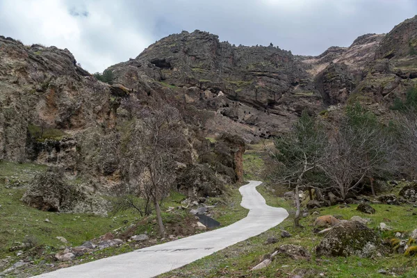 Gürcistan 'ın Samtskhe-Javakheti ilindeki Mağara Manastırı Vanis Kvabebi