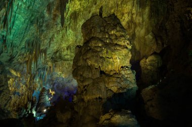 Prometheus mağarasında güzel karst büyümeleri, Gürcistan