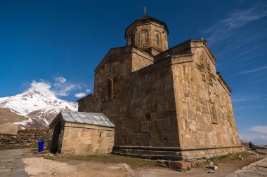 Kafkas Dağları'ndaki Trinity Kilisesi, Gürcistan