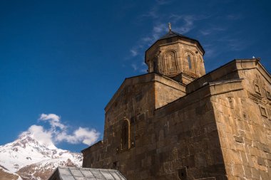Kafkas Dağları'ndaki Trinity Kilisesi, Gürcistan