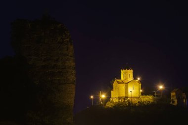 Tiflis'teki Transfigürasyon Manastırı'nın gece manzarası