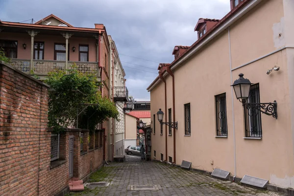 En gata i centrum av gamla Tbilisi — Stockfoto