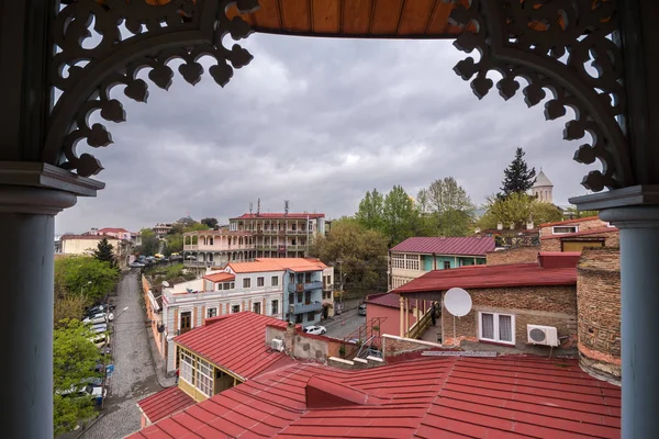 Utsikt från balkongen i huset till Avlabar distriktet i centrum av Tbilisi — Stockfoto