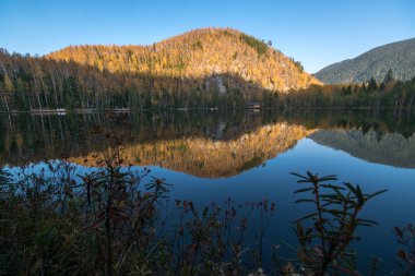 Snezhnaya (Karlı) Nehri üzerinde Sıcak göller, Ölü Göl manzarası