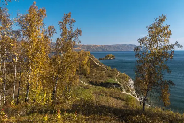 Golden höst på stranden av Bajkalsjön — Stockfoto