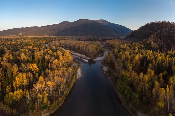 Top view of the Snezhnaya (Snowy) river in the mountains of Khamar-Daban — Stock Photo, Image