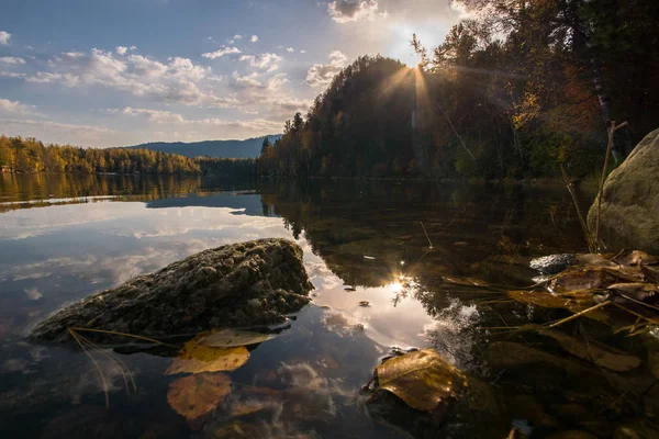 Alba sui laghi caldi vicino a Baikal — Foto Stock